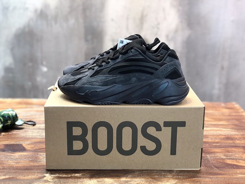 아디다스 이지부스터 Adidas Yeezy 700