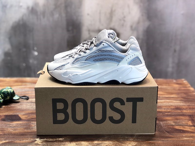 아디다스 이지부스터 Adidas Yeezy 700