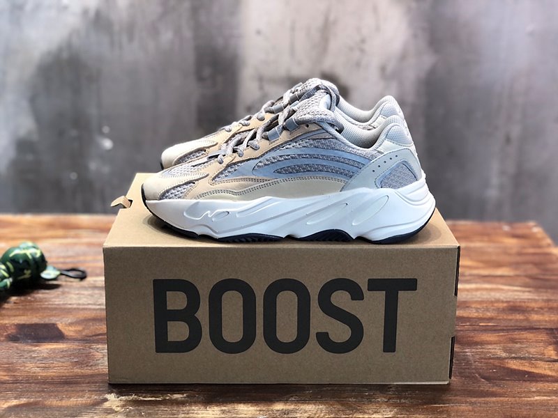 아디다스 이지부스터 Adidas Yeezy 700