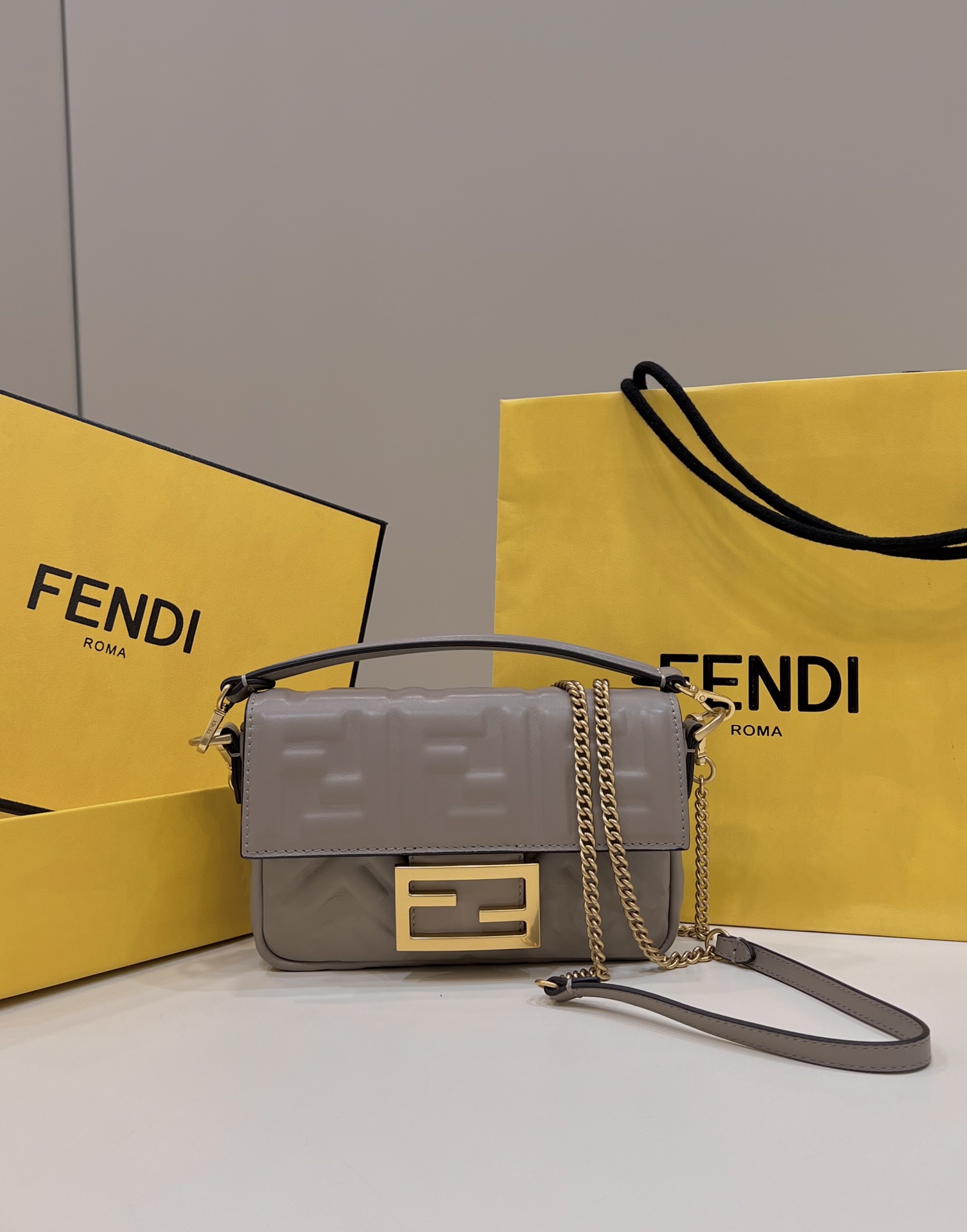 펜디 Fendi 바게트 미니 체인 백 / 그레이 [매장가320만원대]