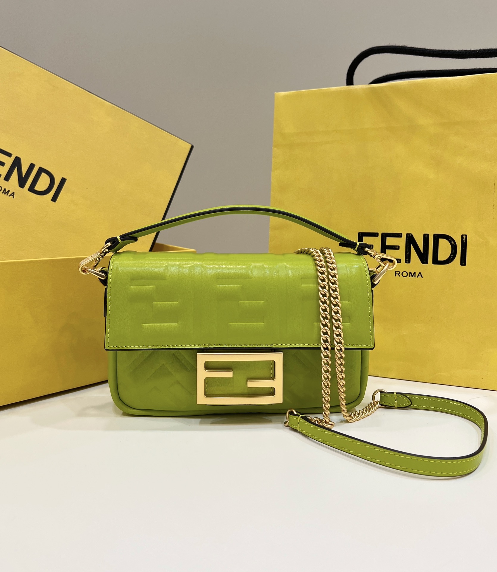 펜디 Fendi 바게트 미니 체인 백 / 그린 [매장가320만원대]