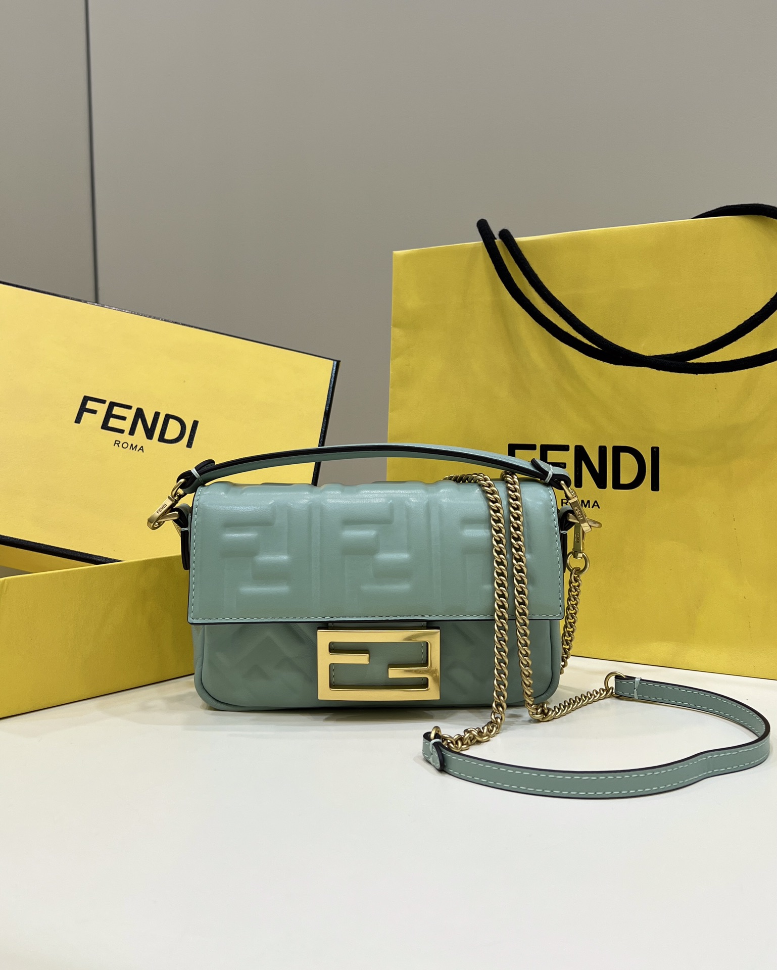 펜디 Fendi 바게트 미니 체인 백 / 민트 [매장가320만원대]