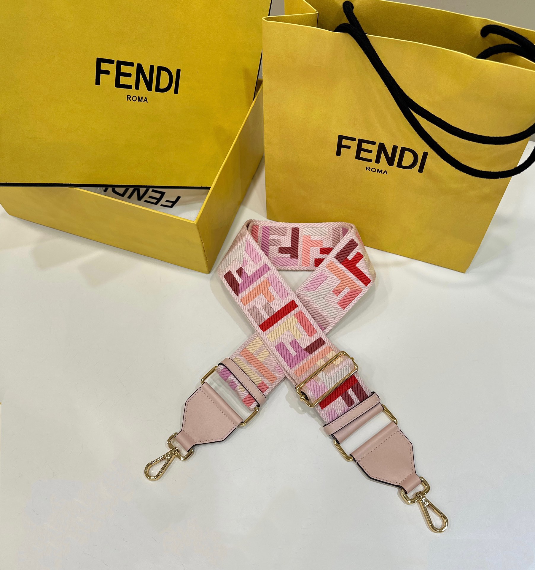 펜디 Fendi 숄더 스트랩 유 / 핑크 [매장가135만]