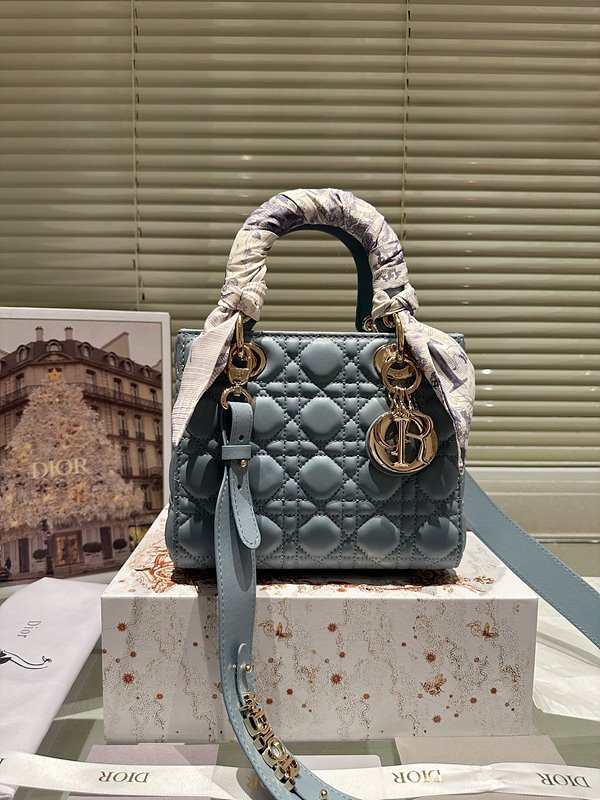 ★갓성비상품★ 디올 Lady Dior 백 2size [매장가 800만원대]