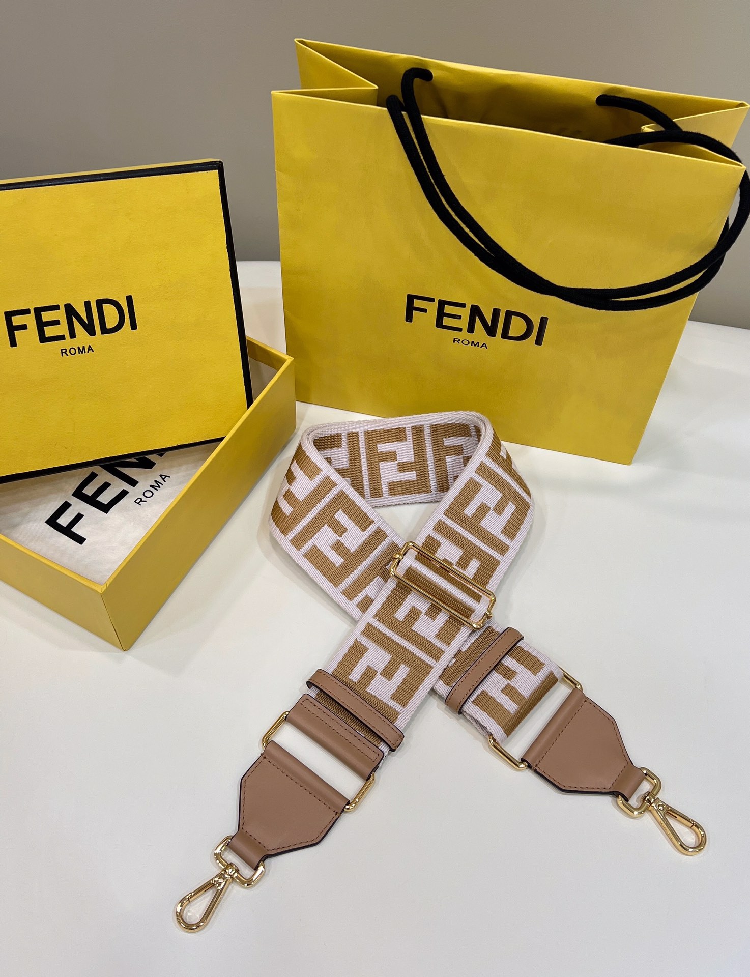 펜디 Fendi 숄더 스트랩 유 / 베이지 [매장가135만]