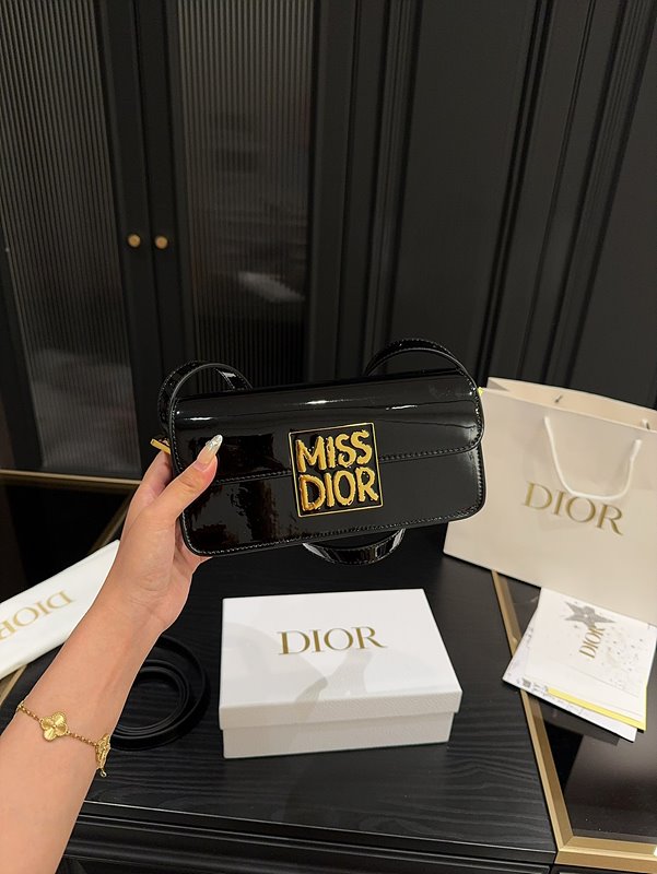 ★갓성비상품★ 디올 Miss Dior 플랩백 2color [매장가 485만원대]