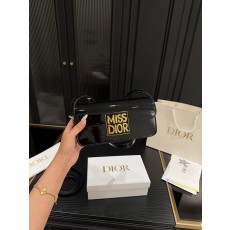 ★갓성비상품★ 디올 Miss Dior 플랩백 2color [매장가 485만원대]